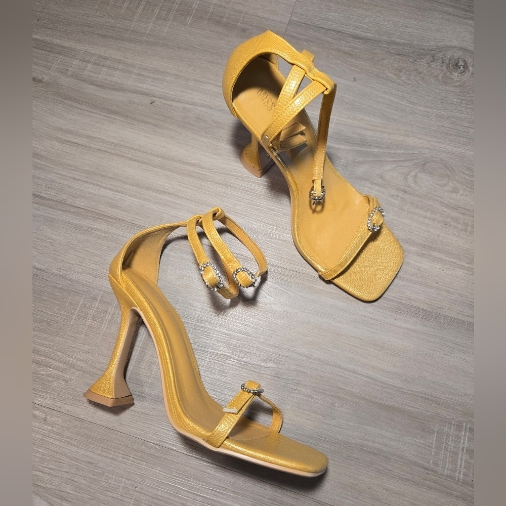 Miss Lola Yellow/gold Tone Heels Double Strap Heels Sz 7